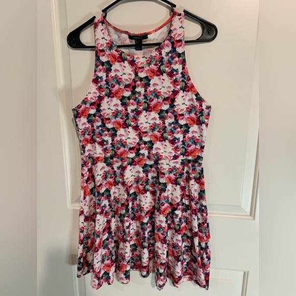 Forever 21 sleeveless stretchy dress in size Large, P2P 17, 30in long. - Picture 1 of 2